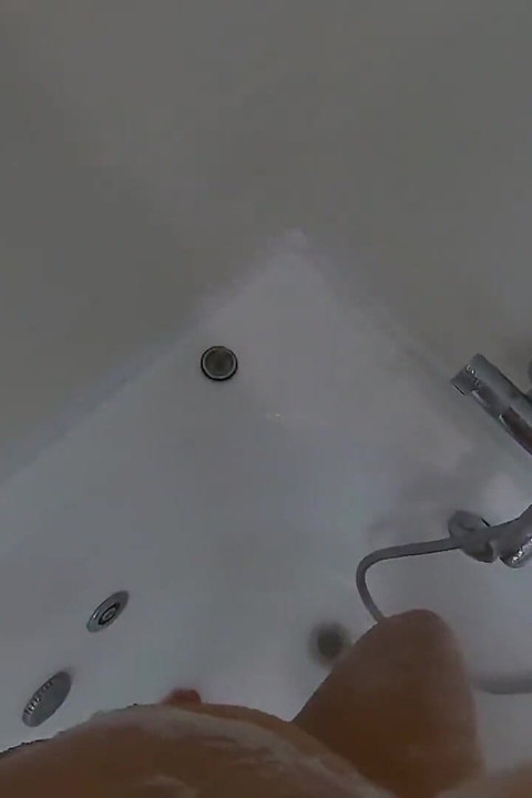 POV soolo tytön suihkuhetki