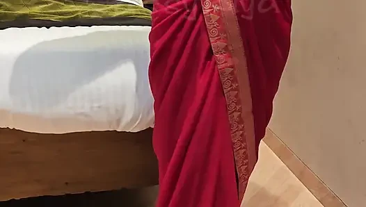Sassy Riya Saare Close up Cleavage