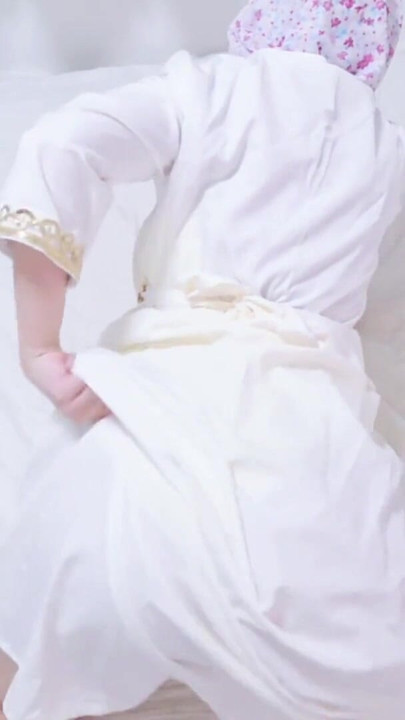 POV: Malaysian Hijabi Girl Teasing You With White Abaya Showing Off Her Big Booty | Clip 2