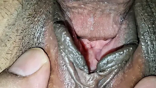 Üvey Üvey Kız Kardeşimi Yatakta Külotsuz Yakaladım