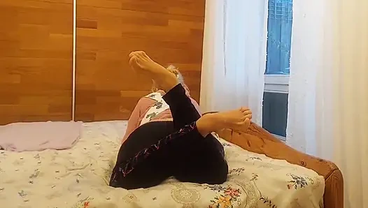 Amateur Blonde Reife Ehefrau Genießt Fuß Fetish Und Doggy Style