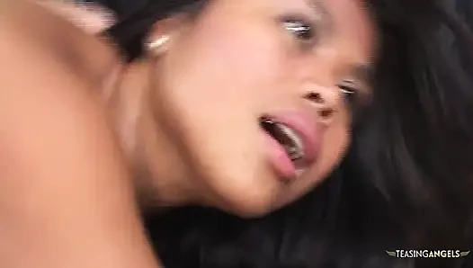 This really attractive individual willingly extended her lips to accommodate the ejaculation of semen from a male partner