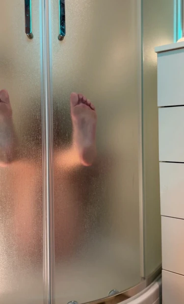 I jerk off in the shower every time 🤤