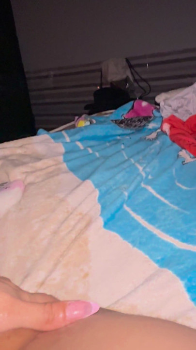 Eczanede Uzun Bir Gün Çalıştıktan Sonra Eve Gelip Patronumu Düşünerek Beni Dokundu