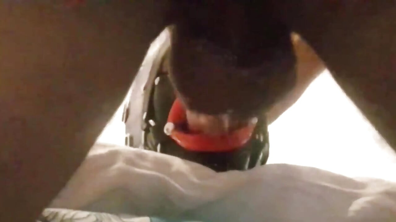 MILF cu mușcătură inel, buze false futute în gură și față