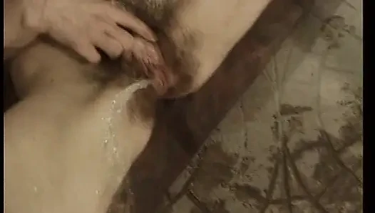 Seksi Alman fahişeler grup sekste sert sikişin ve sıcak sidikin tadını çıkarıyor