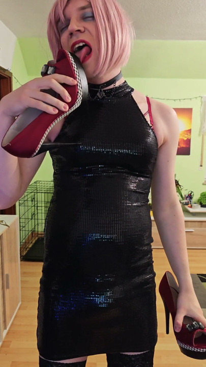 Sissy running workout in dress and heels blowjob | Clip 1