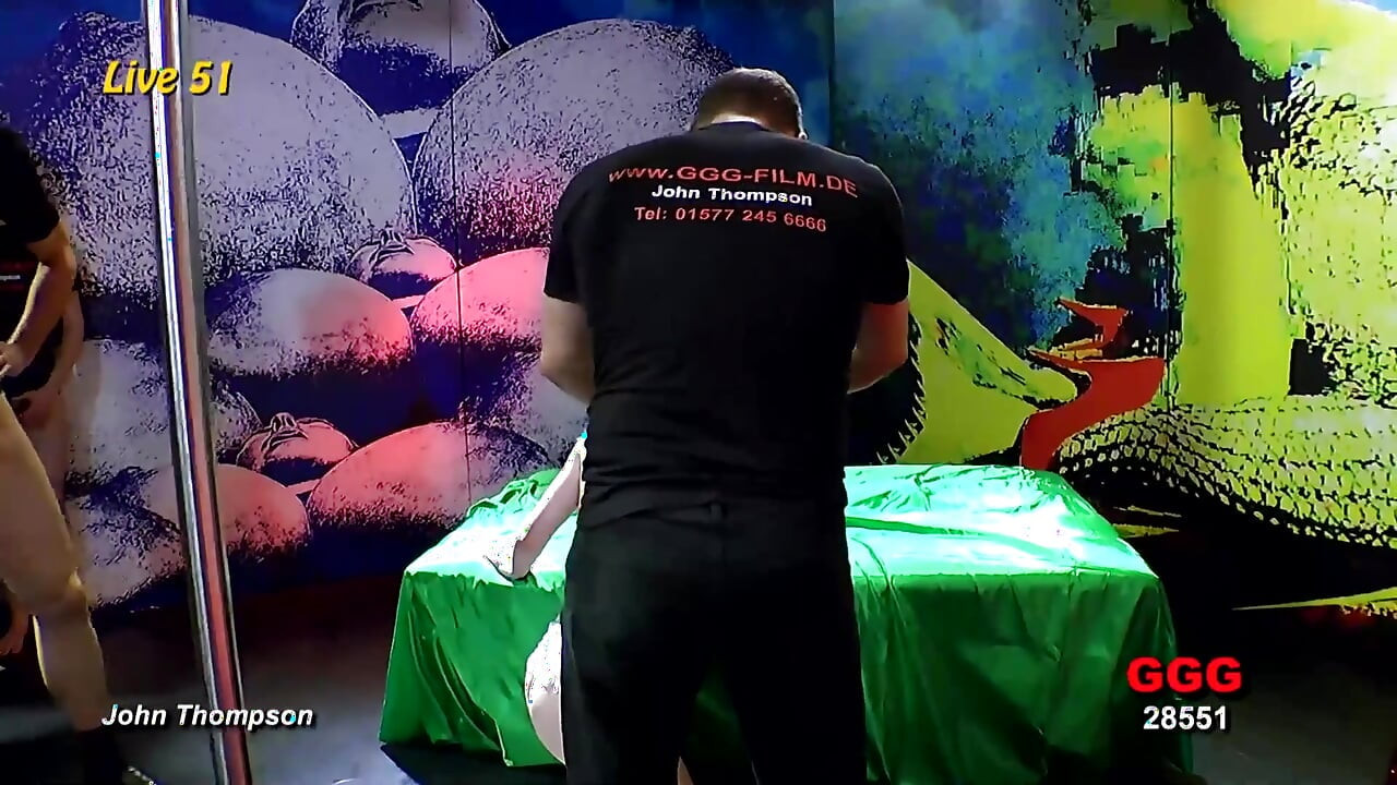 Ggg Live 51 ξανθιές και μελαχρινές πουτάνες γεμίζουν τα πρόσωπά τους με χύσια