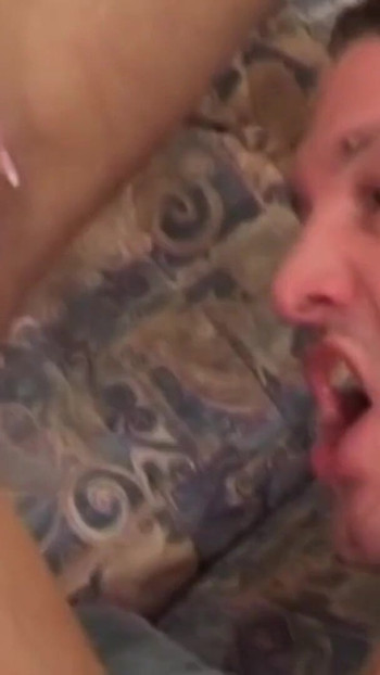 Σημαντική στιγμή από το "Extreme family orgy! Η μητριά και οι γιοι της γαμάνε και κάνουν ντους τη θετή κόρη!»