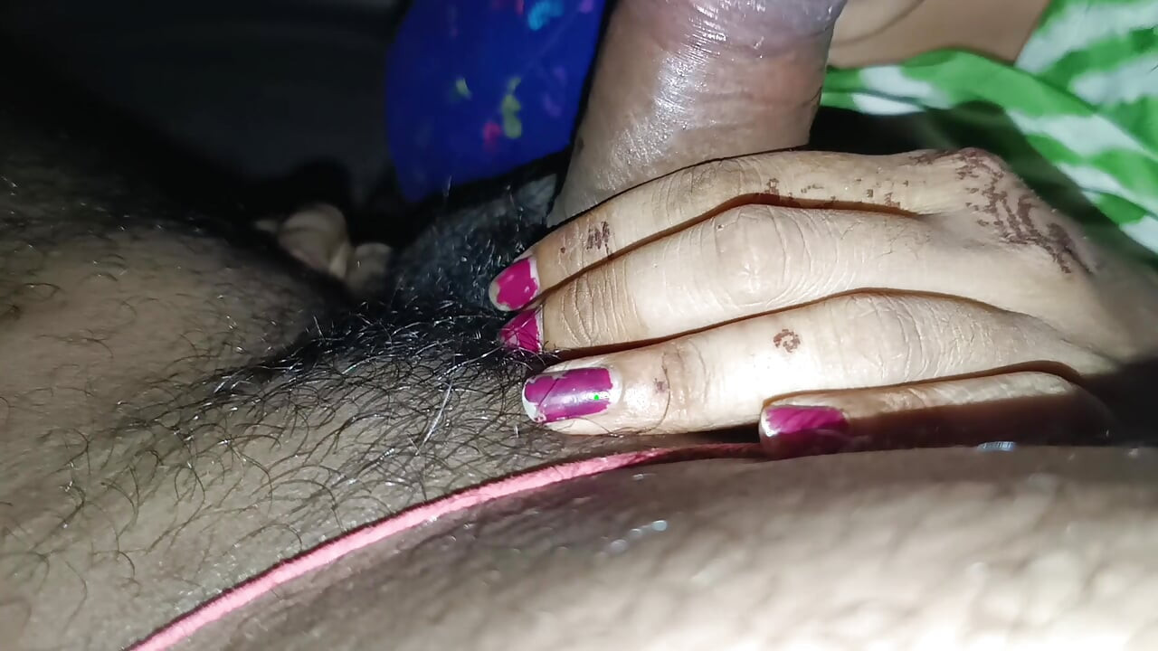 Bihari deshi Bhabi ko mast pela condom lagake