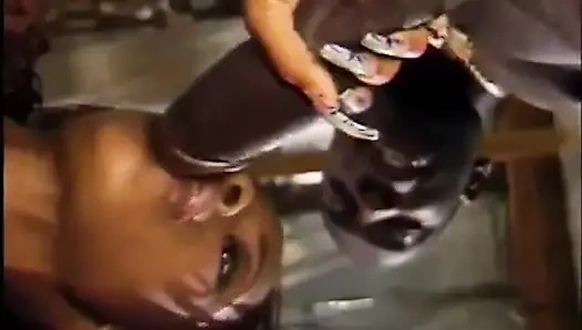 Schwarz-weiß-orgie-party ... Lecken, ficken, fingern