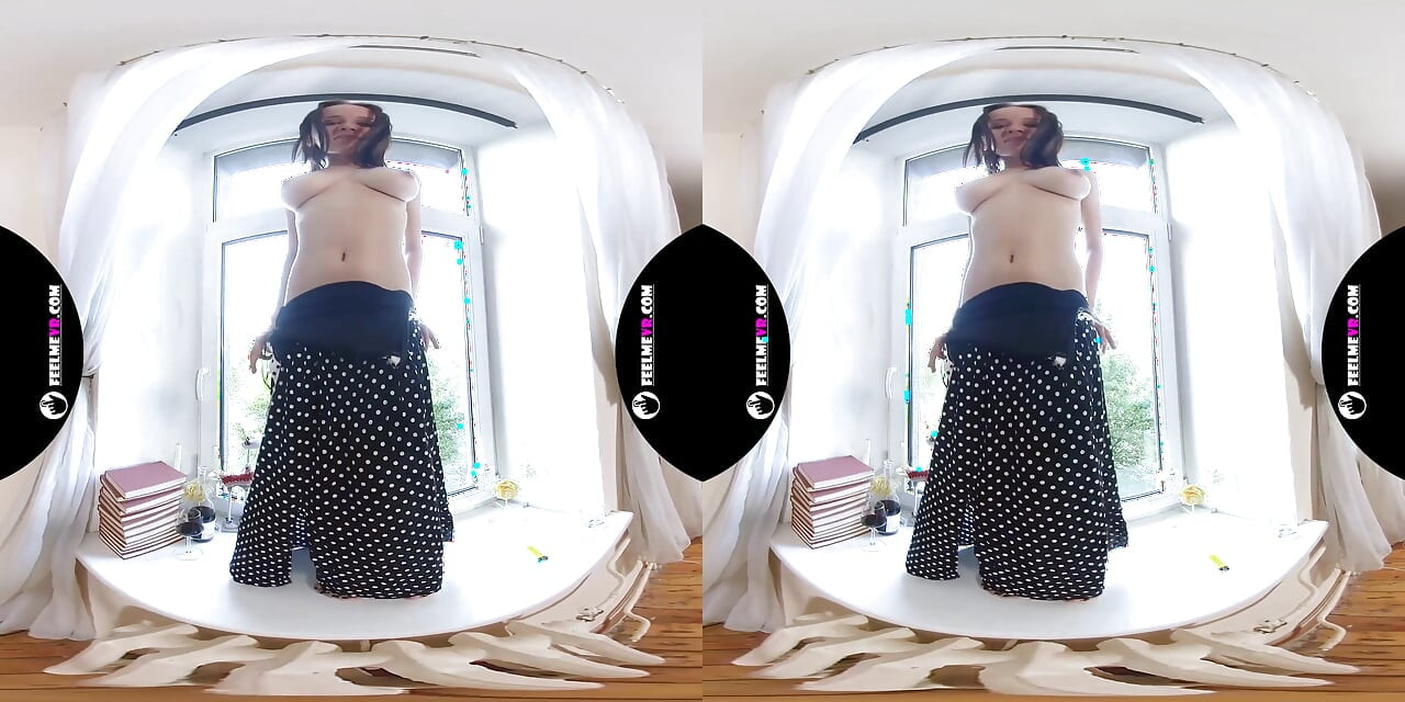 Paula Smoke and Orgasm Virtual Reality