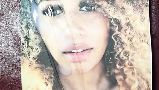 Rebecca, abanoz güzellik