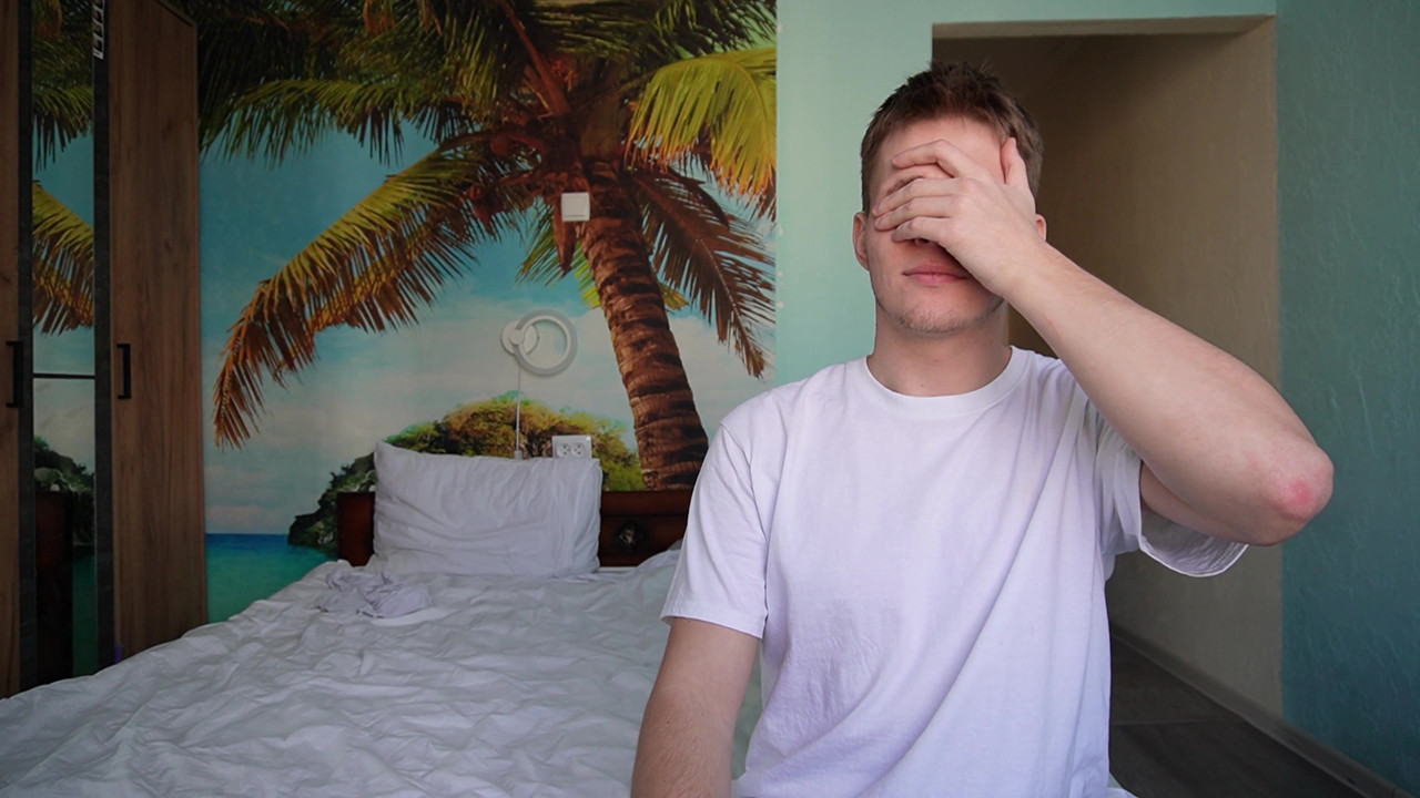 流行的在线游戏在视频博客期间变成继兄弟和继妹之间的性爱