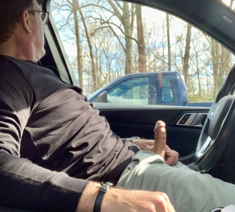 Melancap dalam kereta saya di tempat letak kereta