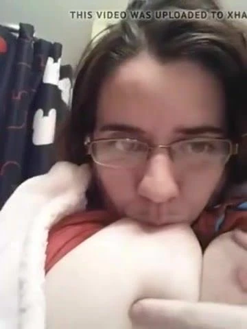 Fat slut Tiffany Ann Soto sucks on her tits