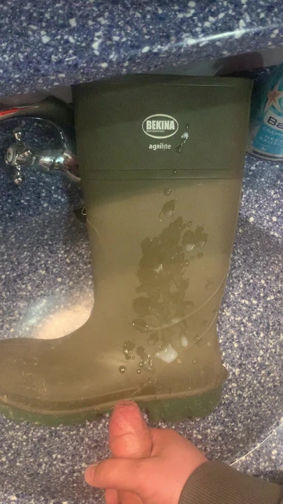 Cum on Bekina Agrilite Rubberboots
