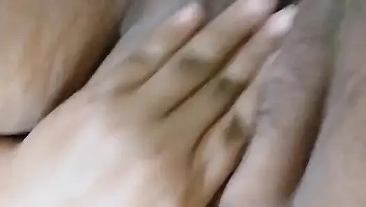 Modo puta para que me vean como me corro dan termino mojando todo
