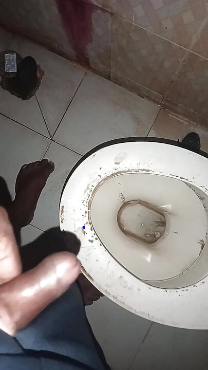 Bhabi ko dekhte hi mene toilet me Jake muth mare