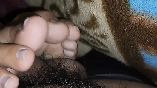 Ibu tiri lagi asik mainin kontolku yang ngaceng