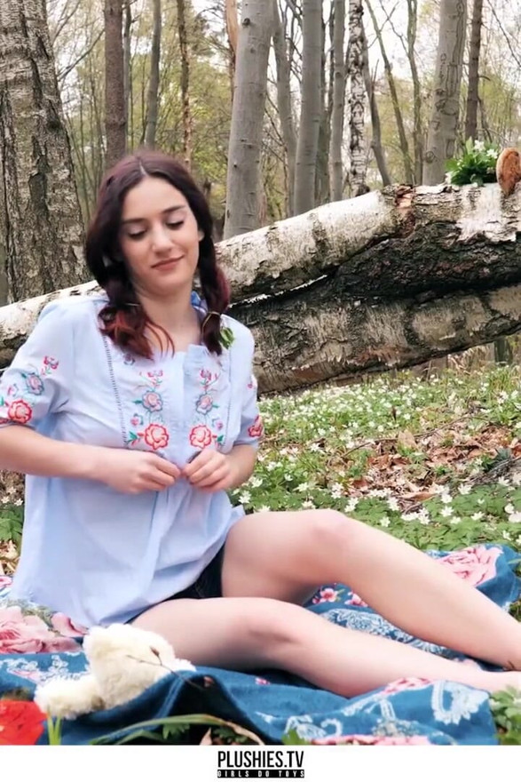 Meggy metsänymfi, lasidildo emättimessä ja nalle