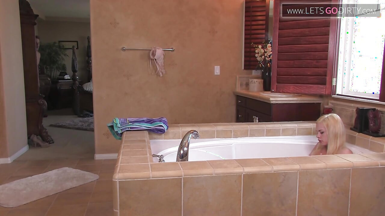 Hot Tara loves huge cunt from behind, then bounces pussy on it