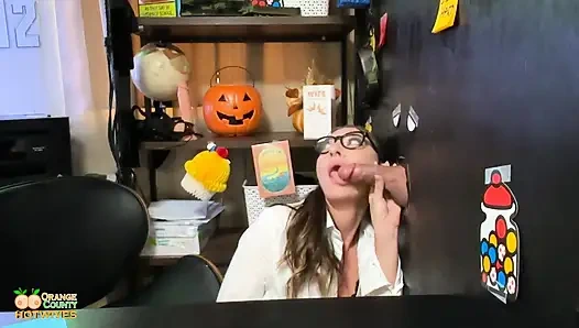 163 OCHW Whitney OC секретарша у глорихола