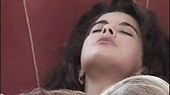 एंजेलिका बेला और उसके गर्म समलैंगिक दोस्तों के साथ सफल पर्नस्टारों के साथ दो रोमांचक इतालवी उत्पादन वीडियो