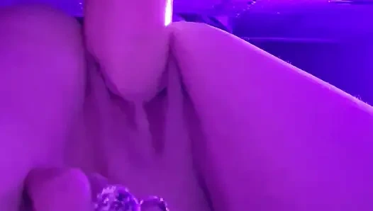 Скачу на моем 13-дюймовом дилдо