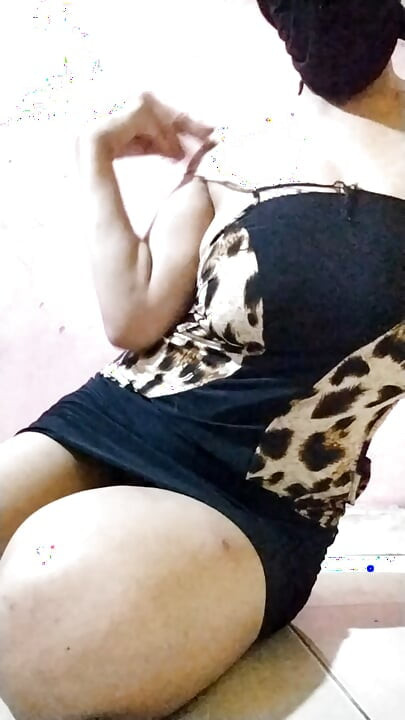 Filming milf while she was playing in her pussy