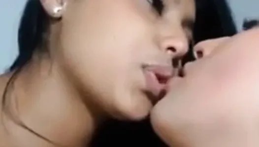 Desi indyjskie lesbijki ruchają się nawzajem