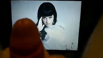 Katy perry laptop boşalmak haraç (esquire dergisi)
