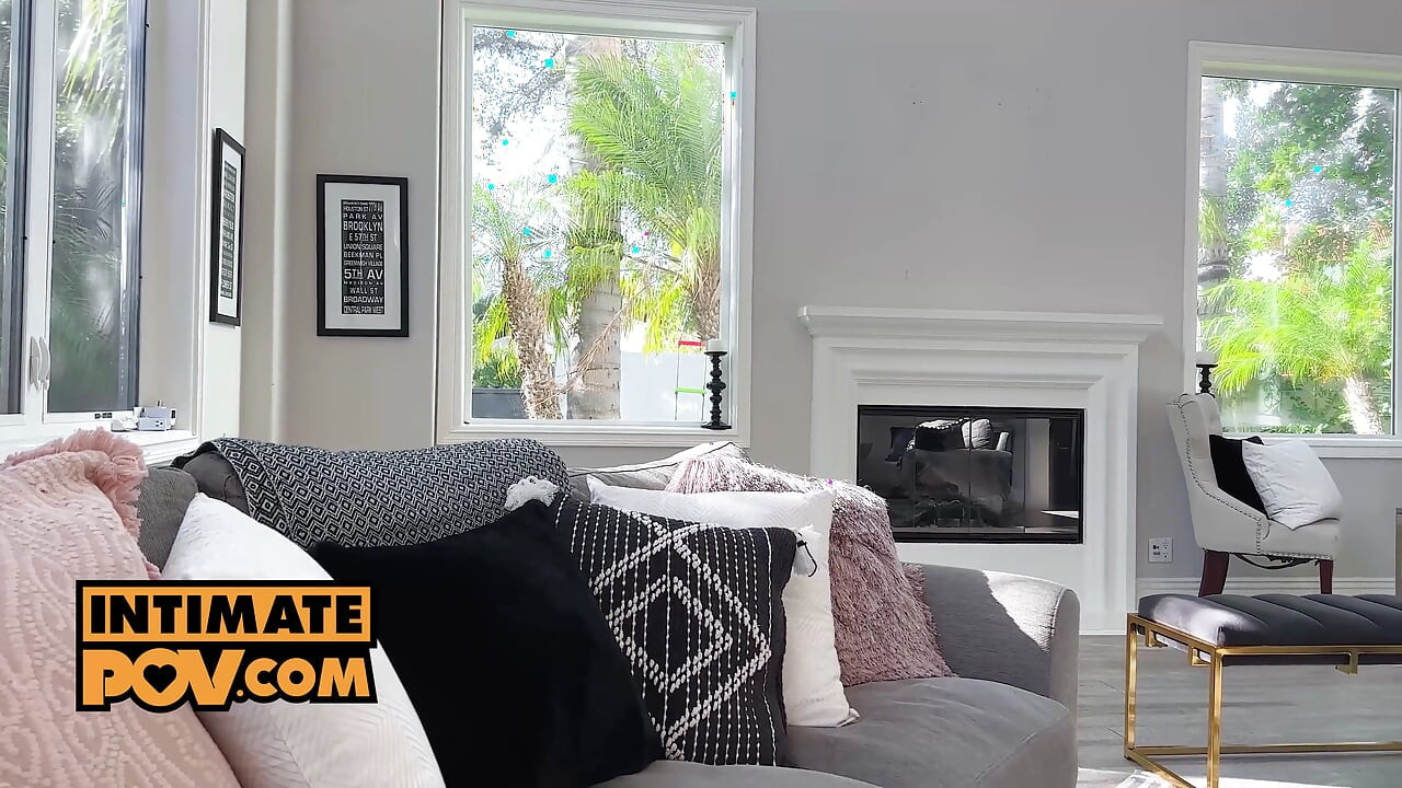 VEDERE LA PERSOANA 1 - Gagici țâțoase peste pula ta în sex în trei cu Scarlett Alexis și Lexi Luna