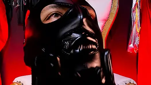 Yansıma ayini: maske ve lateks eldivenlerin altında