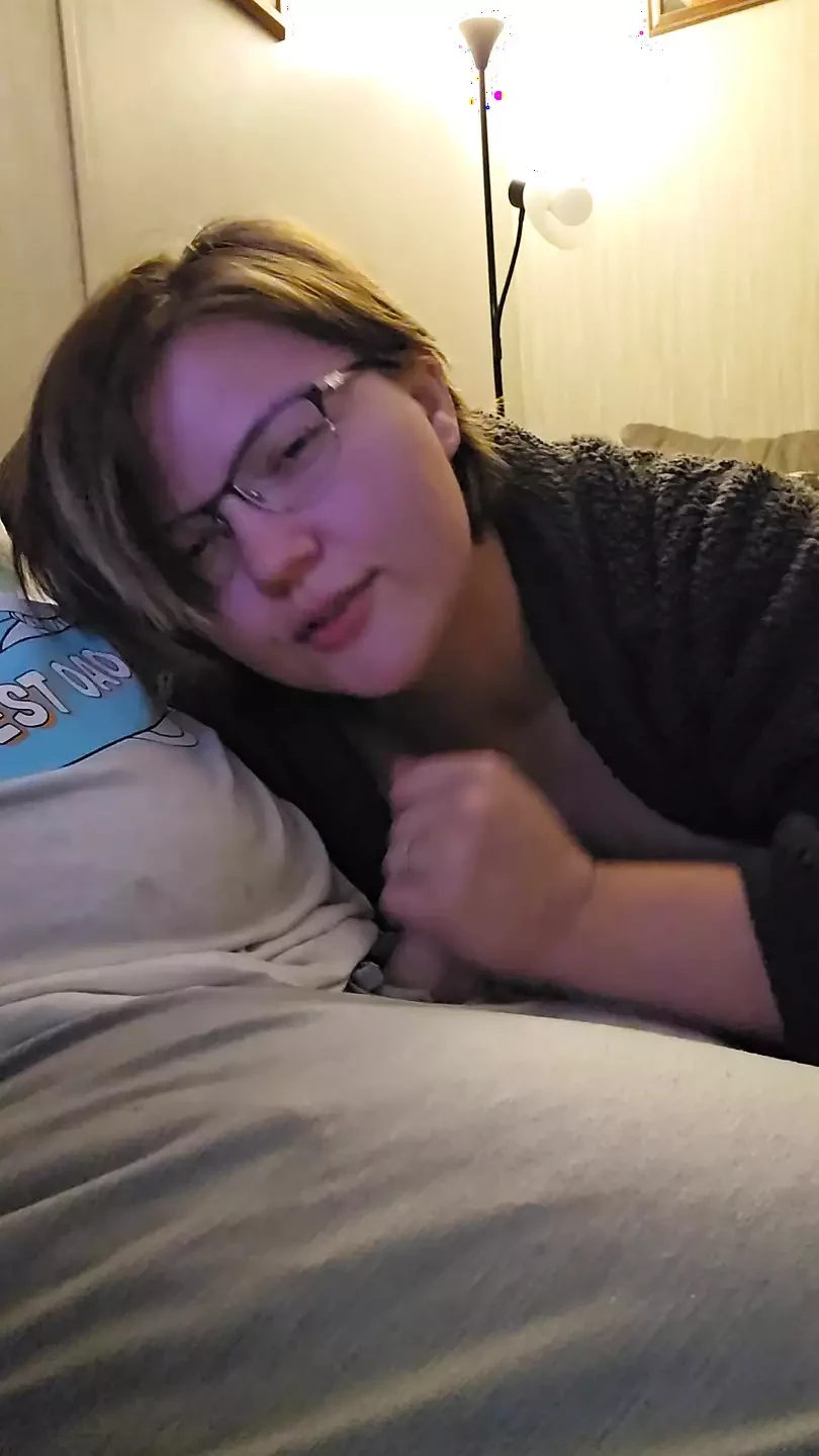 On jede pitu od jabuka ja mu pušim kurac lol