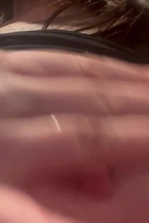 Geiles mädchen fickt arsch und muschi mit vibrator