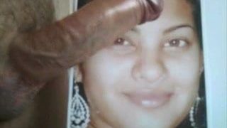 Richiesta di sborra 64: crema a mani libere su un&#39;altra ragazza indiana