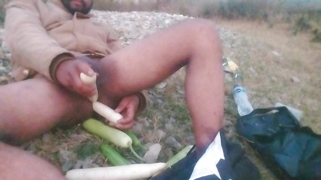 Jebanje u dupe sa velikim povrćem.