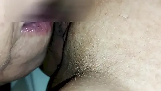 Aku menikmatinya sampai berakhir di mulutku