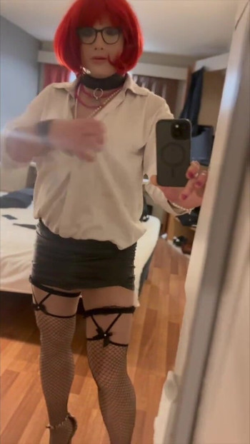 Uzbudljiv trenutak iz "Transform into a sissy crossdresser"
