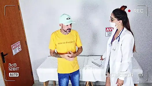 Доктор трахает сотрудницу во время вступительного экзамена