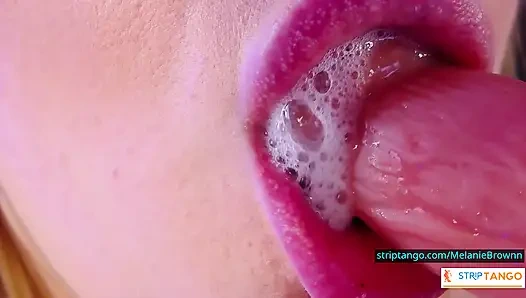 Spielerischer Dirtytalk beginnt hier. sexy mädchen spielt mit muschi, Füßen, anmutigen beinen!