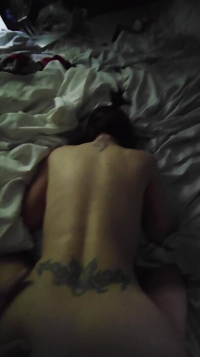 Ik kan niet genoeg krijgen van dikke kont stiefzus