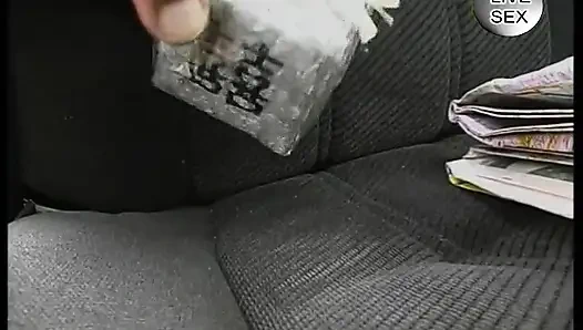 Cewek nakal bikin cowok ini ngentot habis-habisan sambil bugil