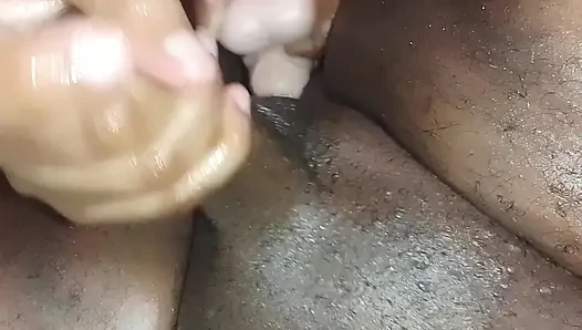 NGOCOK KONTOLNYA PAKAI DILDO DAN FINGERING LUBANG PANTATNYA