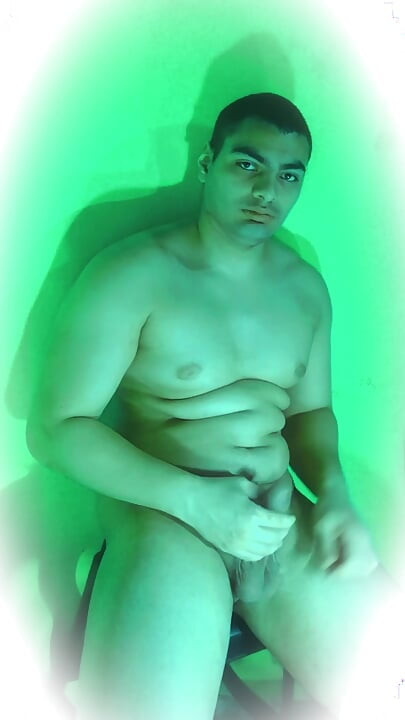 Green - Masturbation - Cristopher Rebellato - Big Penis - Vertical Video - Muscular