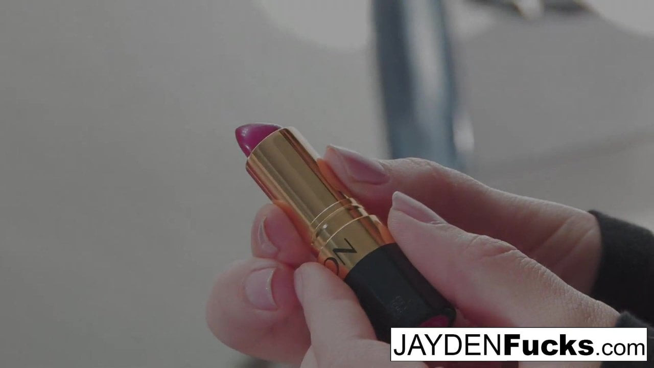 Jayden Decides To Play With Her Amazing Pussy