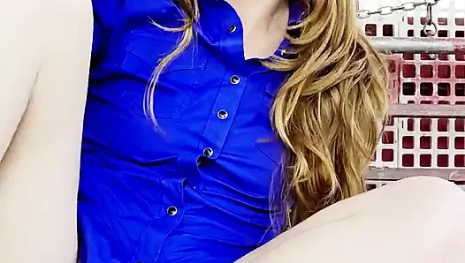 Rothaarige zeigt arsch und buttplug talkibg schmutzig gehen geldautomaten