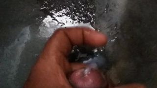 Sexy Masturbation im Badezimmer