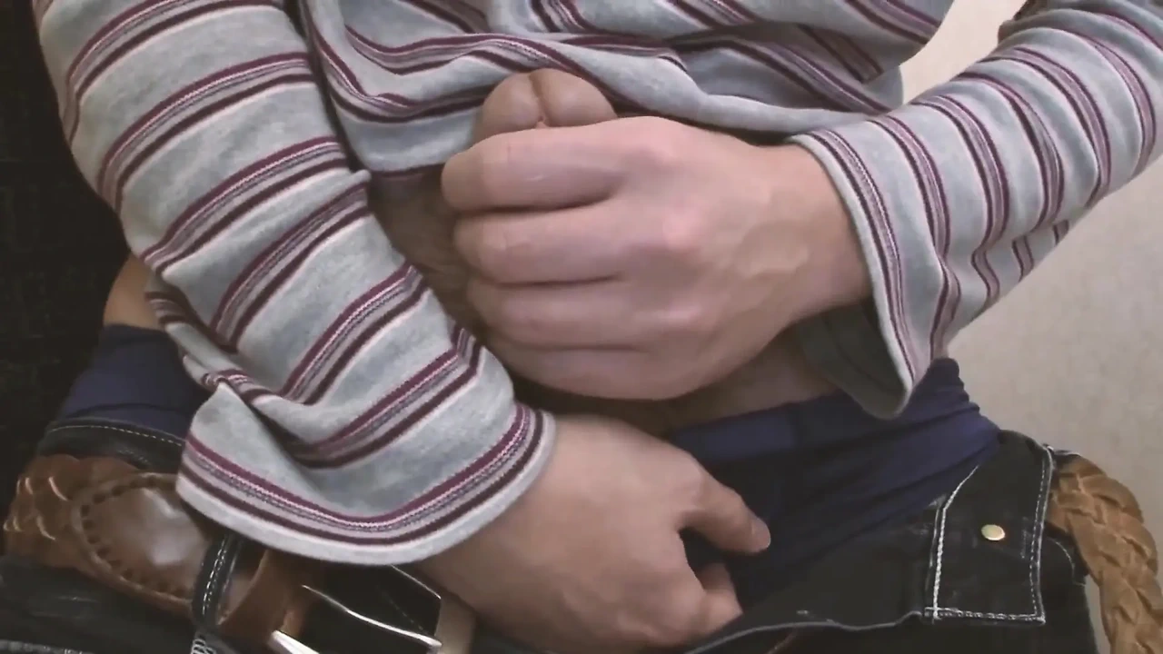 日出的美女场景-4 性感丰满的日本女人穿着丝袜做爱, 阴户剃光